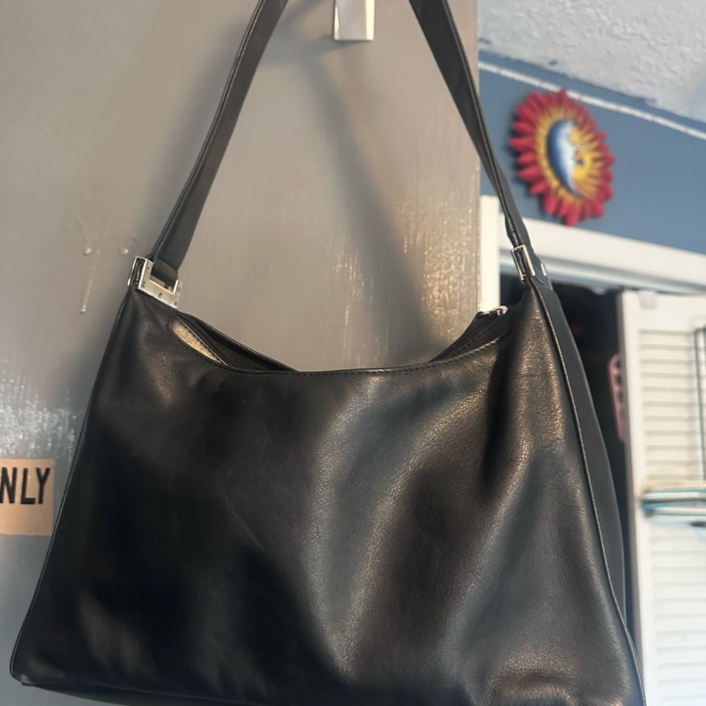 Aurielle Black Leather Shoulder Bag - Picture 4 of 8